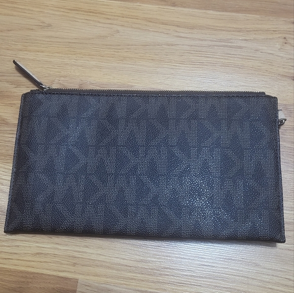 Michael Kors Wristlet - Picture 2 of 4